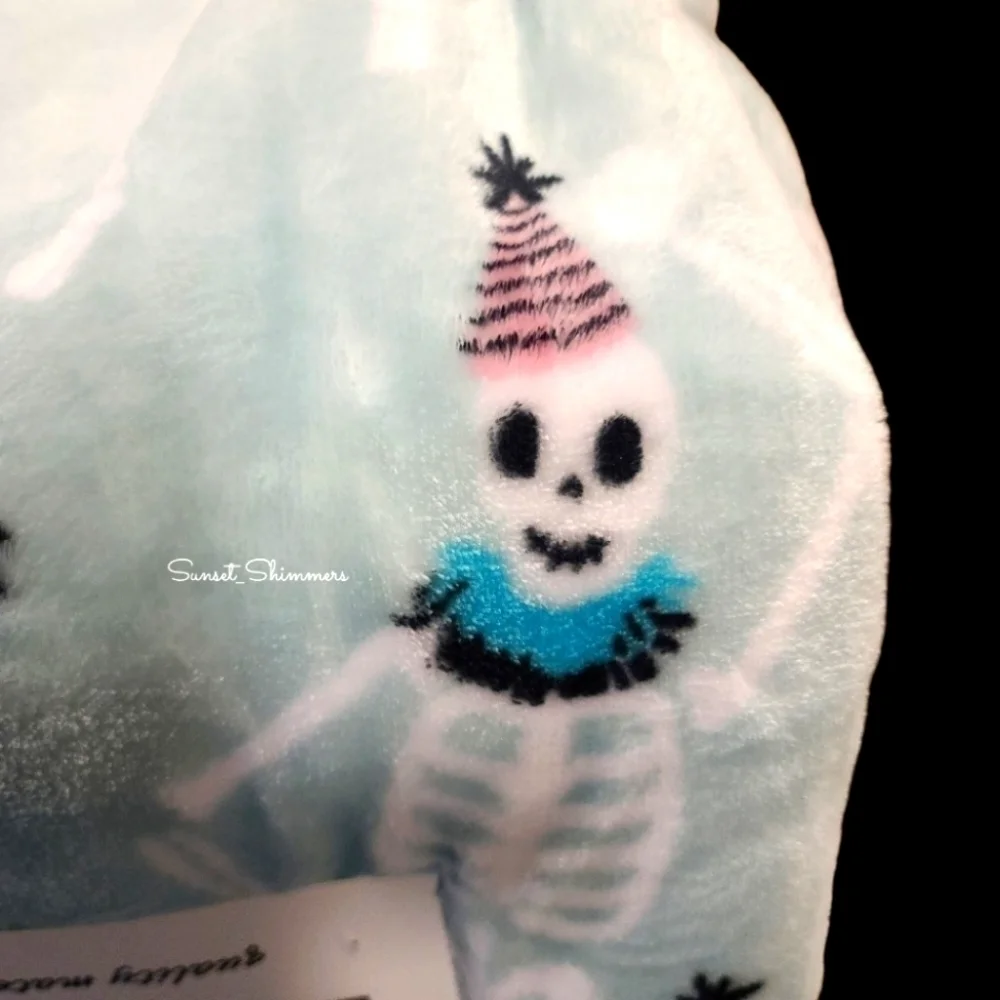 ENVOUGE Pastel Halloween SKELETON w PARTY HATS Throw Blanket Decor TikTok New